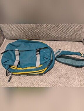 Quest Teal Motion Crossbody 8L